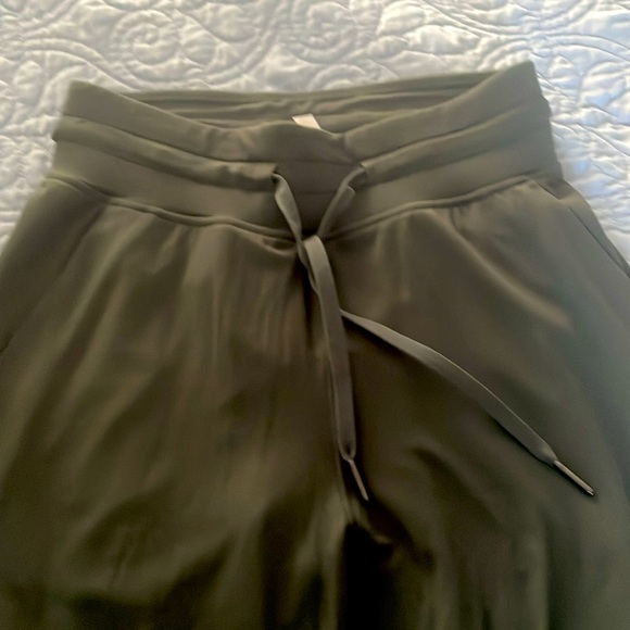 Lululemon flare lounge pants size 2 worn twice - Picture 3 of 3